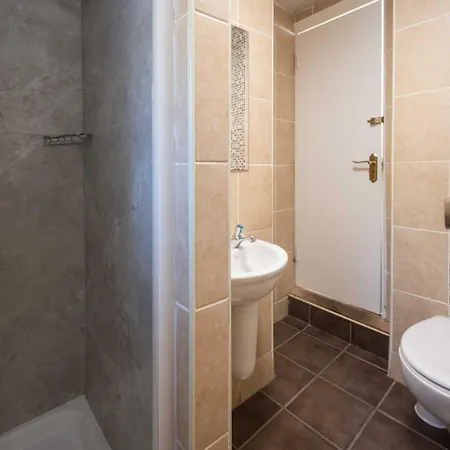 Sheilas Tourist Hostel