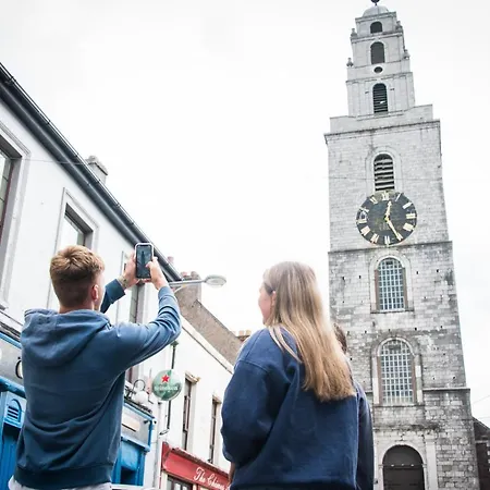 Sheilas Tourist Hostel *