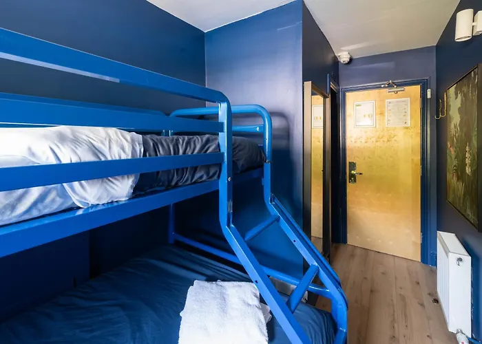 Sheilas Tourist Hostal *