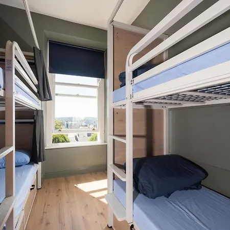 Sheilas Tourist אכסניה *