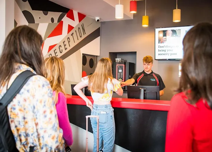 אכסניה Sheilas Tourist